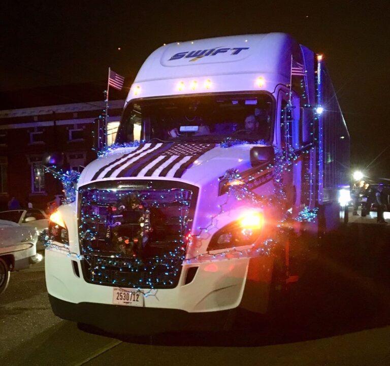 Trucker Don Copeland turns Christmas parade ‘blue’ to honor fallen law enforcement
