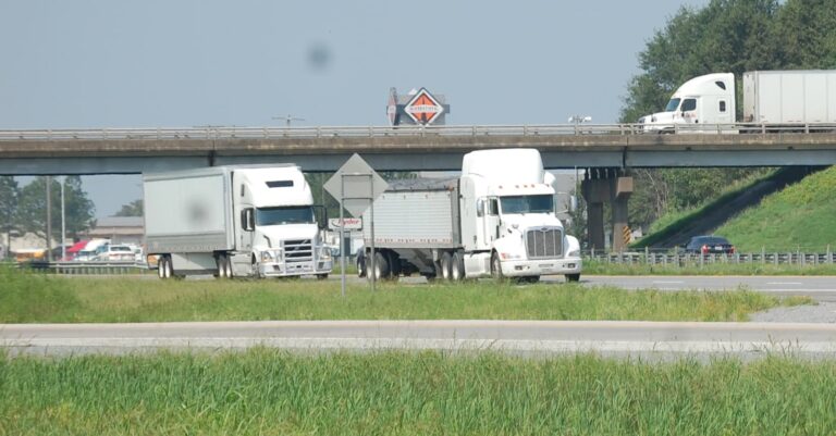 DAT: Truck count rises 7 percent, loads drop 10 percent as rates slip