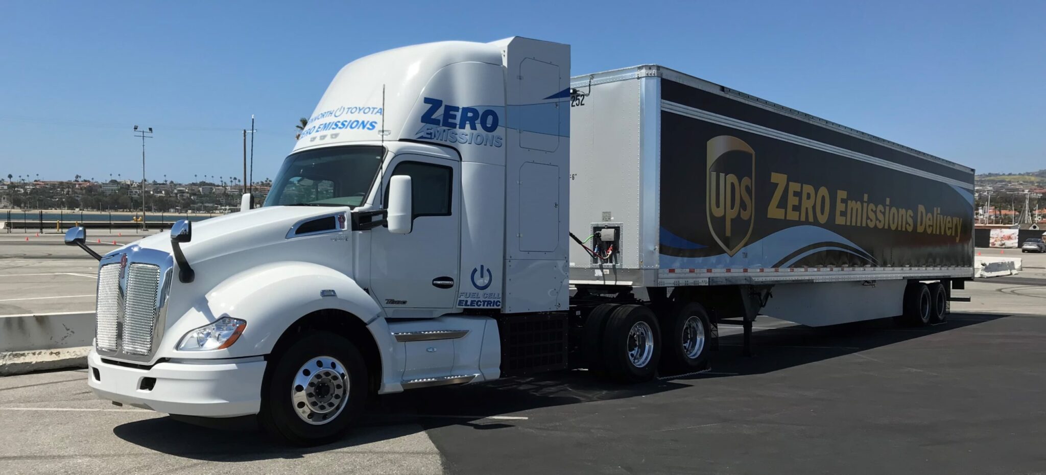 Kenworth T680 with Toyota hydrogen fuel cell technology displayed at LA