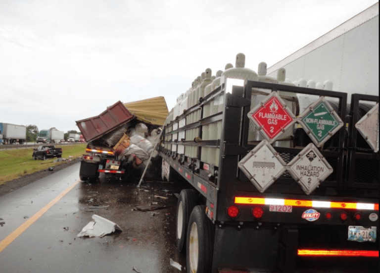 4 CMVs involved in Arkansas crash; driver of big rig killed
