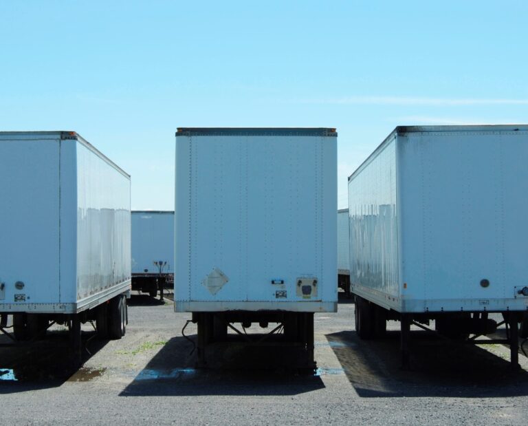 Preliminary trailer orders plunge to 5,500 units in June