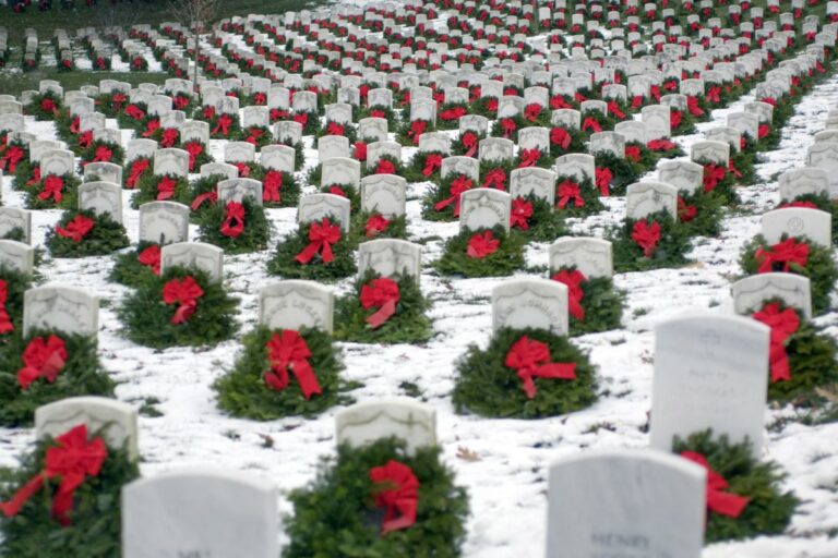 Summit Truck Group Donates to Wreaths Across America