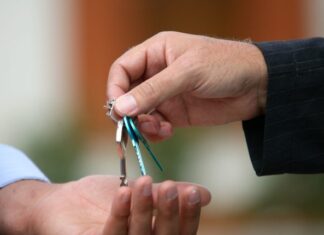 Trucking jobs photo - handing over keys