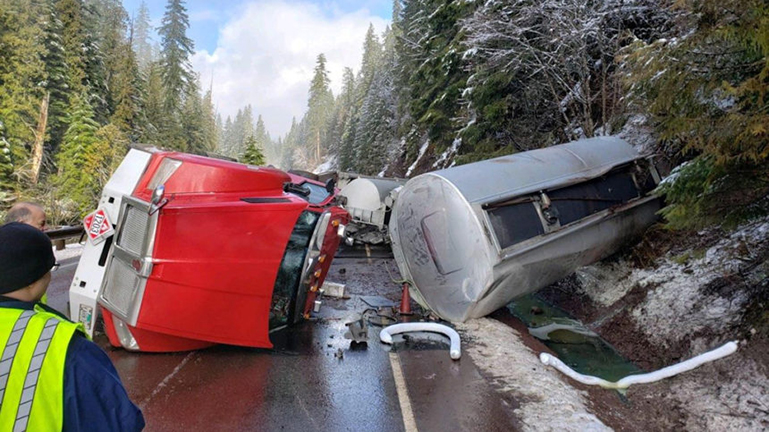 Stretch of Highway 22 in Oregon closed after tanker crash, diesel spill
