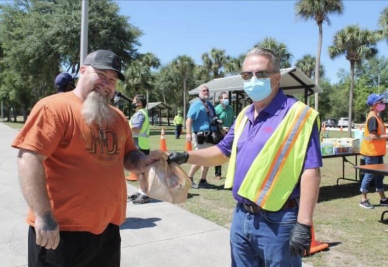 Florida DOT, highway patrol, trucking association distribute 500 free meals to truck drivers