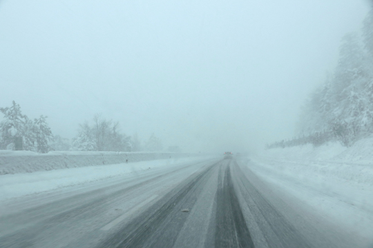 Spring snowstorm closes interstate, cuts power in Wyoming
