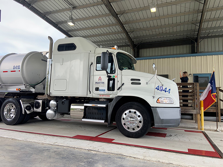 Texas opens new state-of-the-art truck inspection facility on I-10 in Guadalupe County