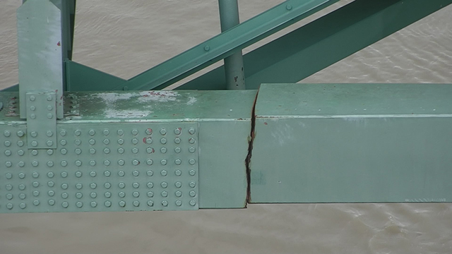 Crack in the Interstate 40 bridge