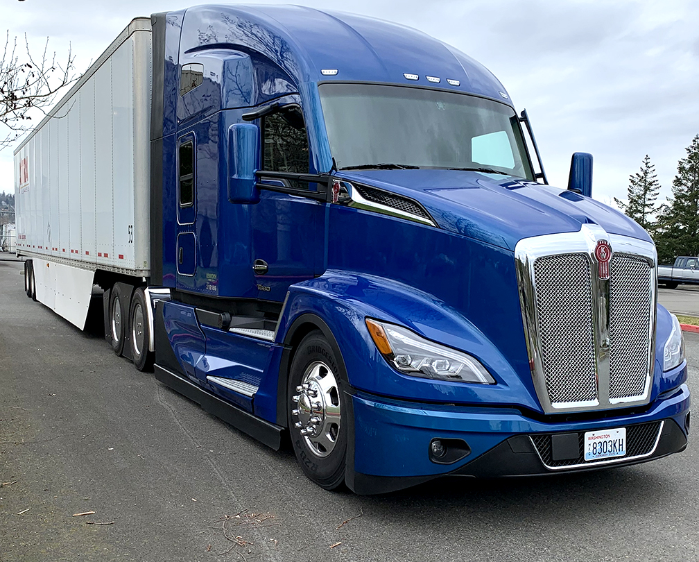 Kenworth T680, T880 add option for DEF tank with integrated steps