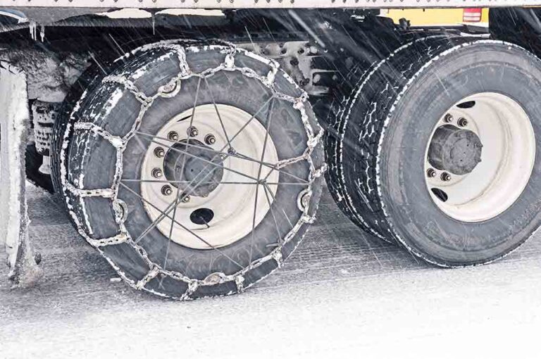 Oregon to fine drivers nearly $900 for tire chain violations