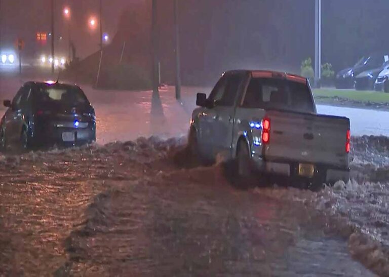 Alabama swamped, 4 killed in floods from slow-moving front