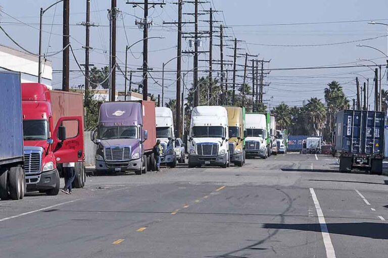 Traffic headache: Container trucks jam neighborhood