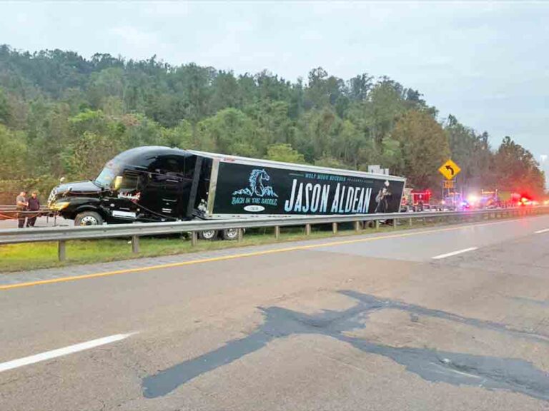 Country star’s equipment truck involved in crash