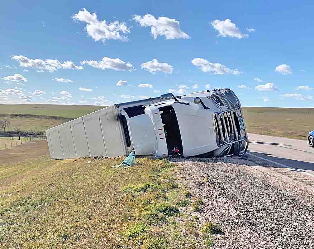 High winds topple 10 big rigs in South Dakota - TheTrucker.com