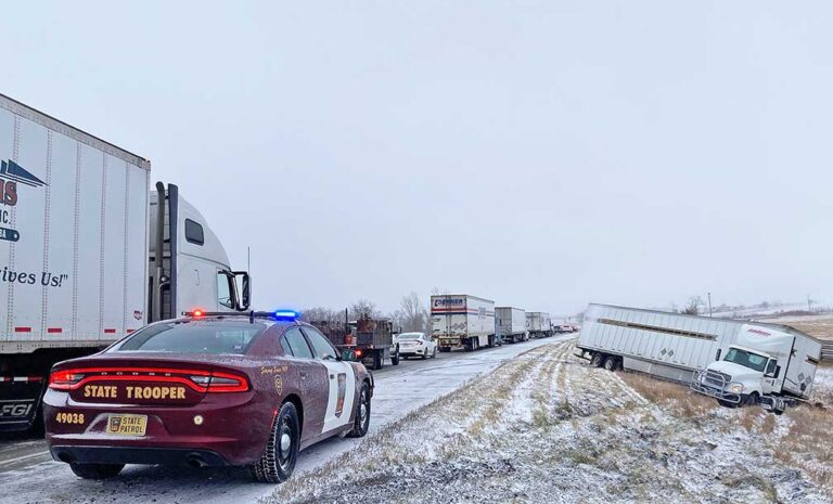 Early winter weather snarls traffic in upper Midwest