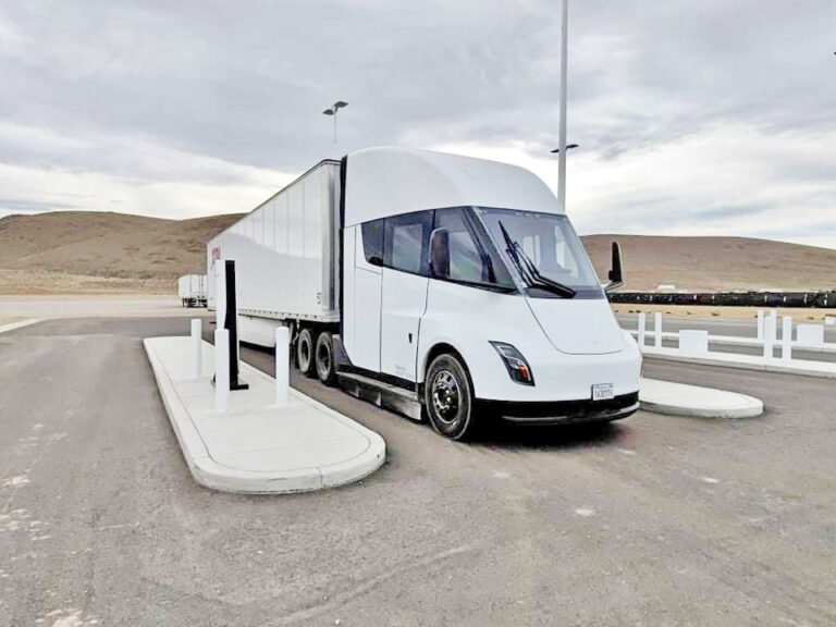 Tesla Semi spotted juicing up in Nevada