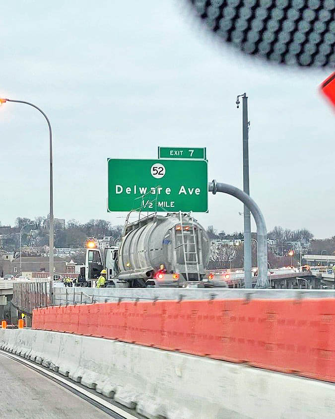 Delaware highway exit sign misspells the state’s name