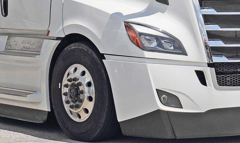 Certain Diamler trucks being recalled over tire/rim issues