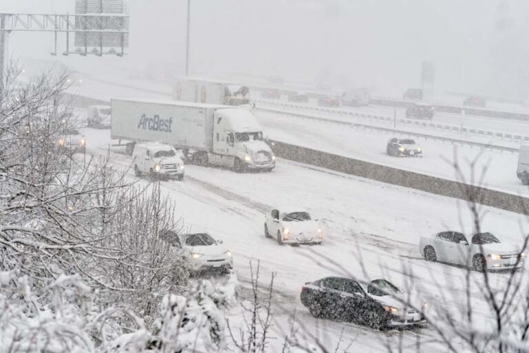Major snowstorm hits nation’s capital, eastern U.S.