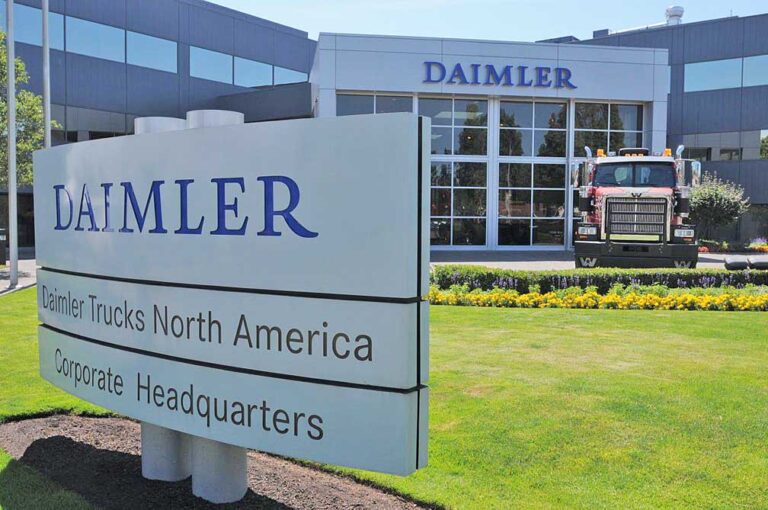 Daimler issues recall over lighting problems