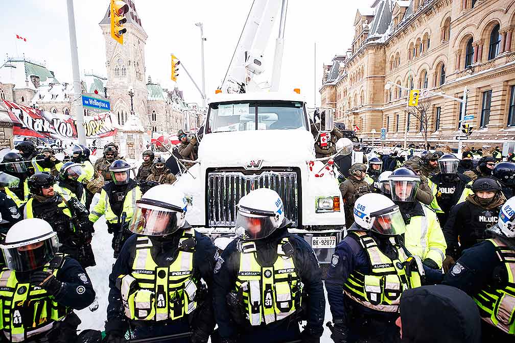 Canadian police clear Parliament street to end siege - TheTrucker.com