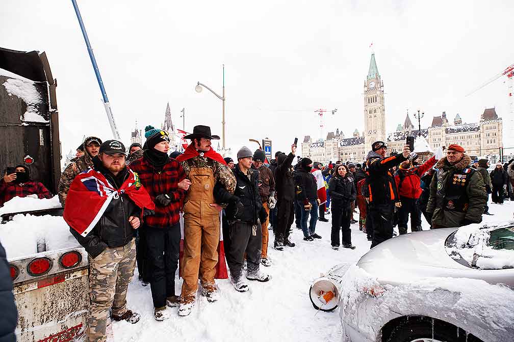 Canadian police clear Parliament street to end siege - TheTrucker.com