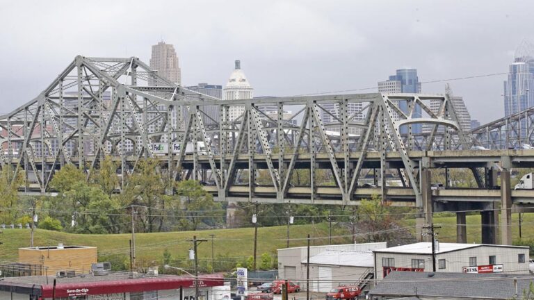 Kentucky, Ohio governors want federal funds for Brent Spence Bridge renovation