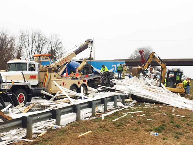 8vehicle crash closes southbound lanes of I81 in Rockbridge County