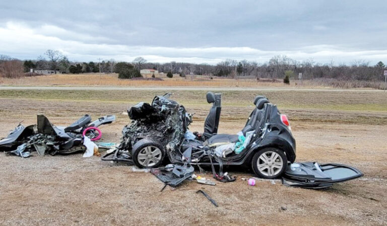6 Oklahoma students die in crash with 18-wheeler
