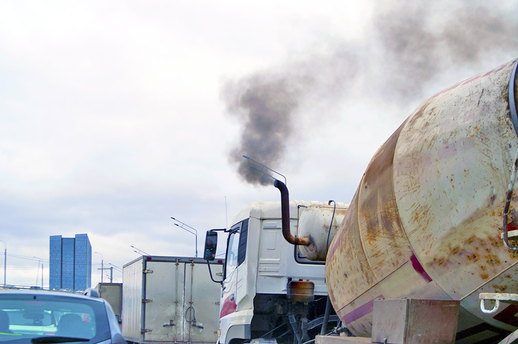 Lawsuit seeks to delay California's clean truck regulation