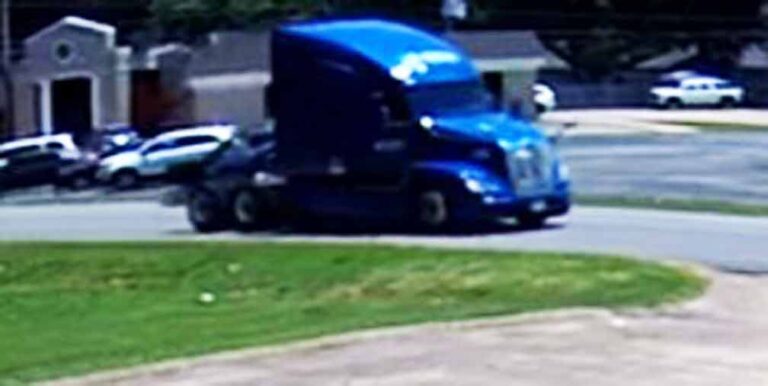 Arkansas bank robbery suspect flees scene in blue big rig