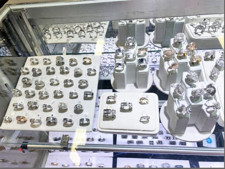 Suit: Brink’s truck driver asleep during California jewelry heist at Flying J