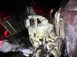 22 10 10 tractor trailer train derailment 2 web