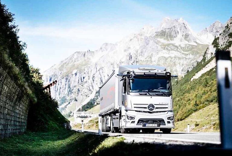 Electric semi pulls 40-ton load through Austrian Alps