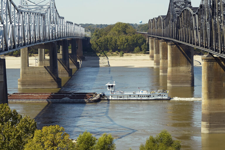 Drought continues to snarl Mississippi River transit