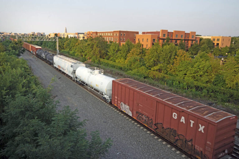 American Trucking Associations, others herald Congress for voting to avert rail strike