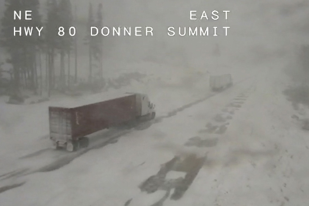 Sierra snow snarls mountain traffic along Interstate 80 - TheTrucker.com