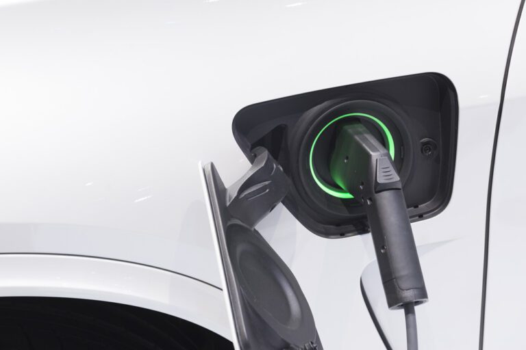 SAE International publishes new guidelines for wireless heavy-duty EV charging