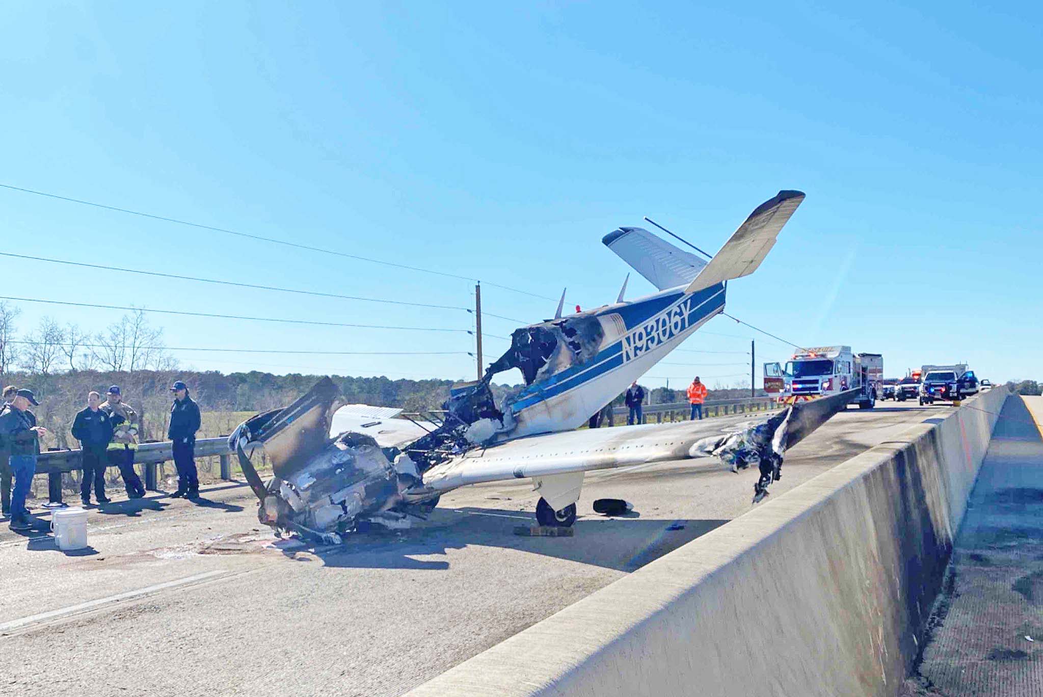 Small plane crashes into big rig near Houston - TheTrucker.com