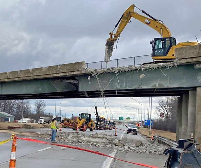 Semi stikes bridge, closes I-75 overpass in Ohio