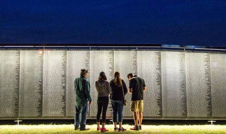 Truck drivers play key role in Vietnam Memorial Wall replica’s national tour
