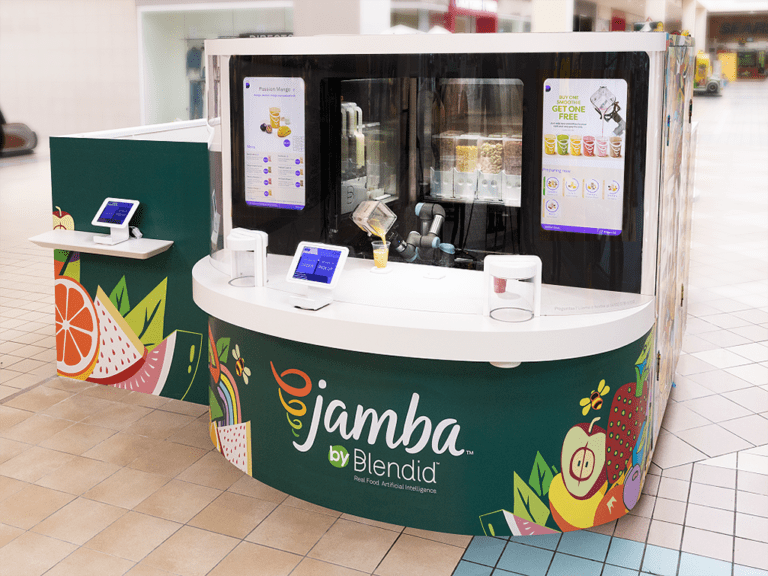Robot now serving Schneider National workers smoothies