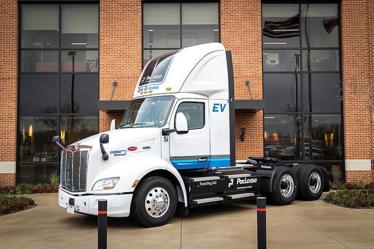 Peterbilt delivers 2 electric rigs to Truck King