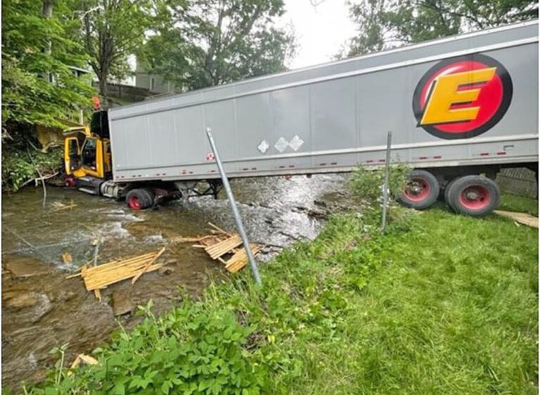 Estes big rig driver crashes truck into New Hartford, New York, creek