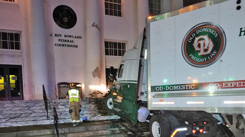 Snoozing trucker plows big rig into Dublin, federal courthouse