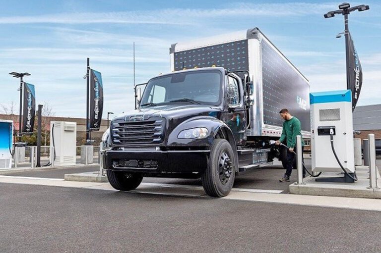 Michigan, Daimler Trucks North America partner to build ‘truck stop of the future’