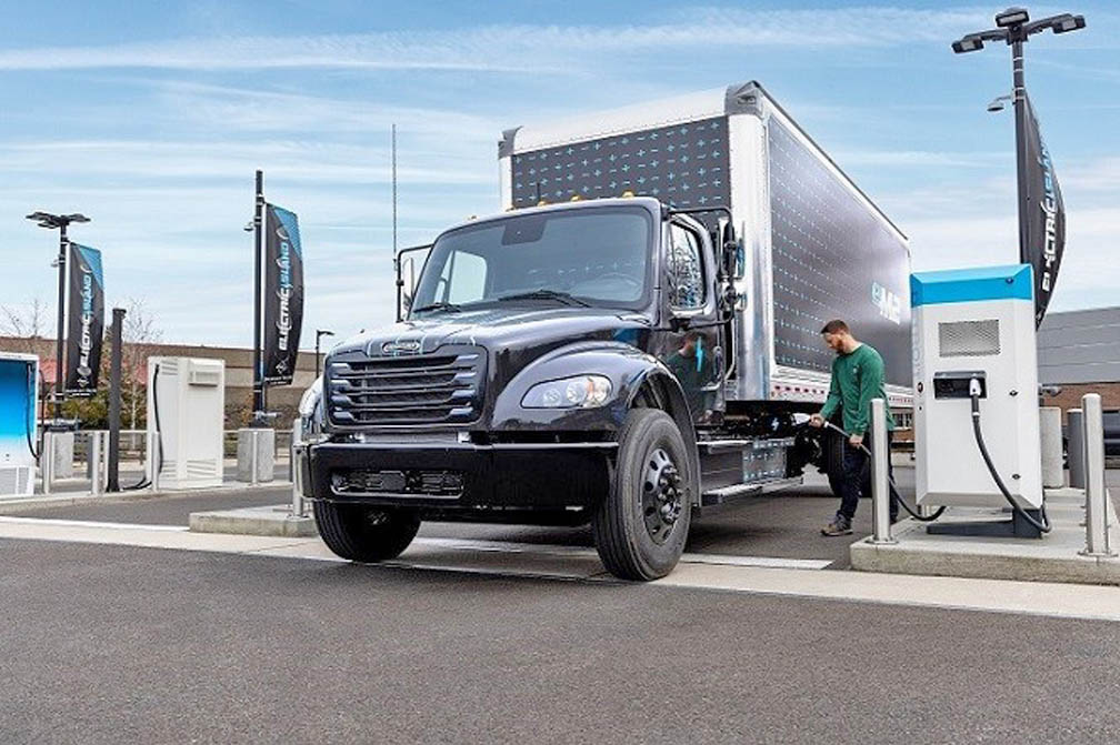 Michigan, Daimler Trucks North America partner to build 'truck stop of