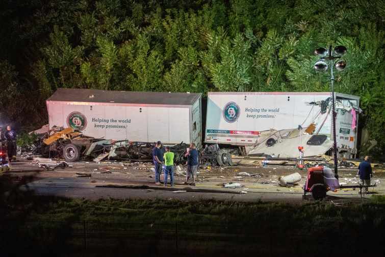 5 killed when RV blows tire, crashes head-on into tractor-trailer in Pennsylvania