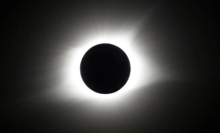 Arkansas DOT’s call for trucking holiday during 2024 eclipse draws ire