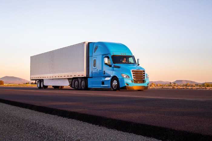 US sales of new Class 8 trucks falling further behind ’22